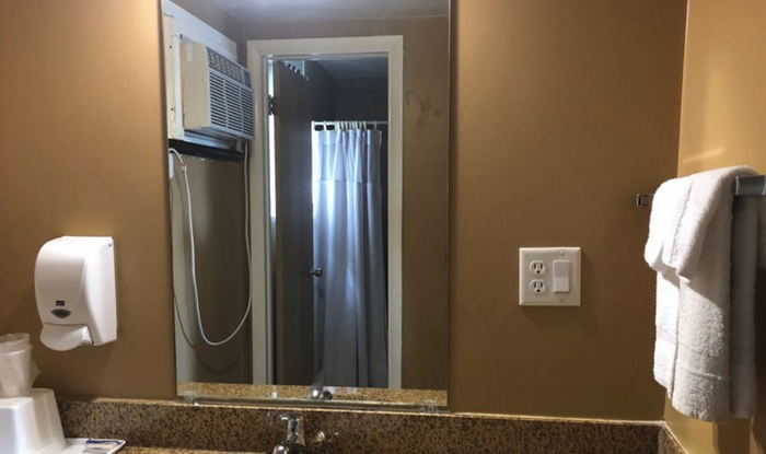 Currys Inn (Currys Motel) - Web Listing (newer photo)